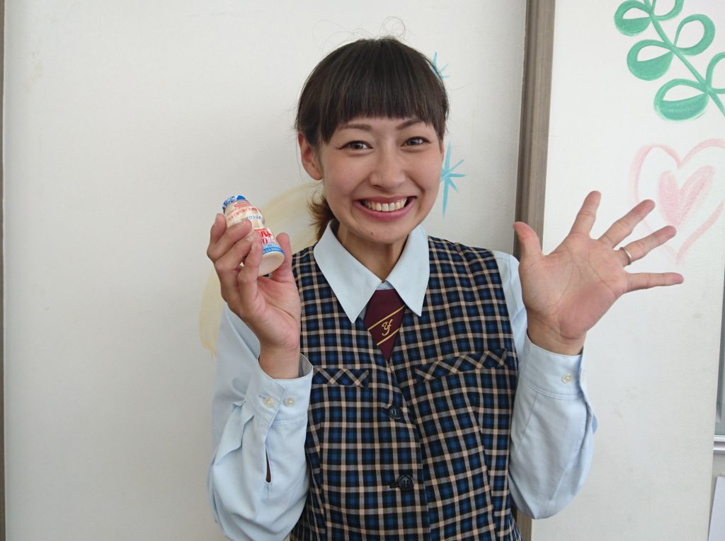 ヤクルトレディ合羽 ヤクルトレディのカッパは…】 雨の中のお仕事、大変ですよね☔ そんな